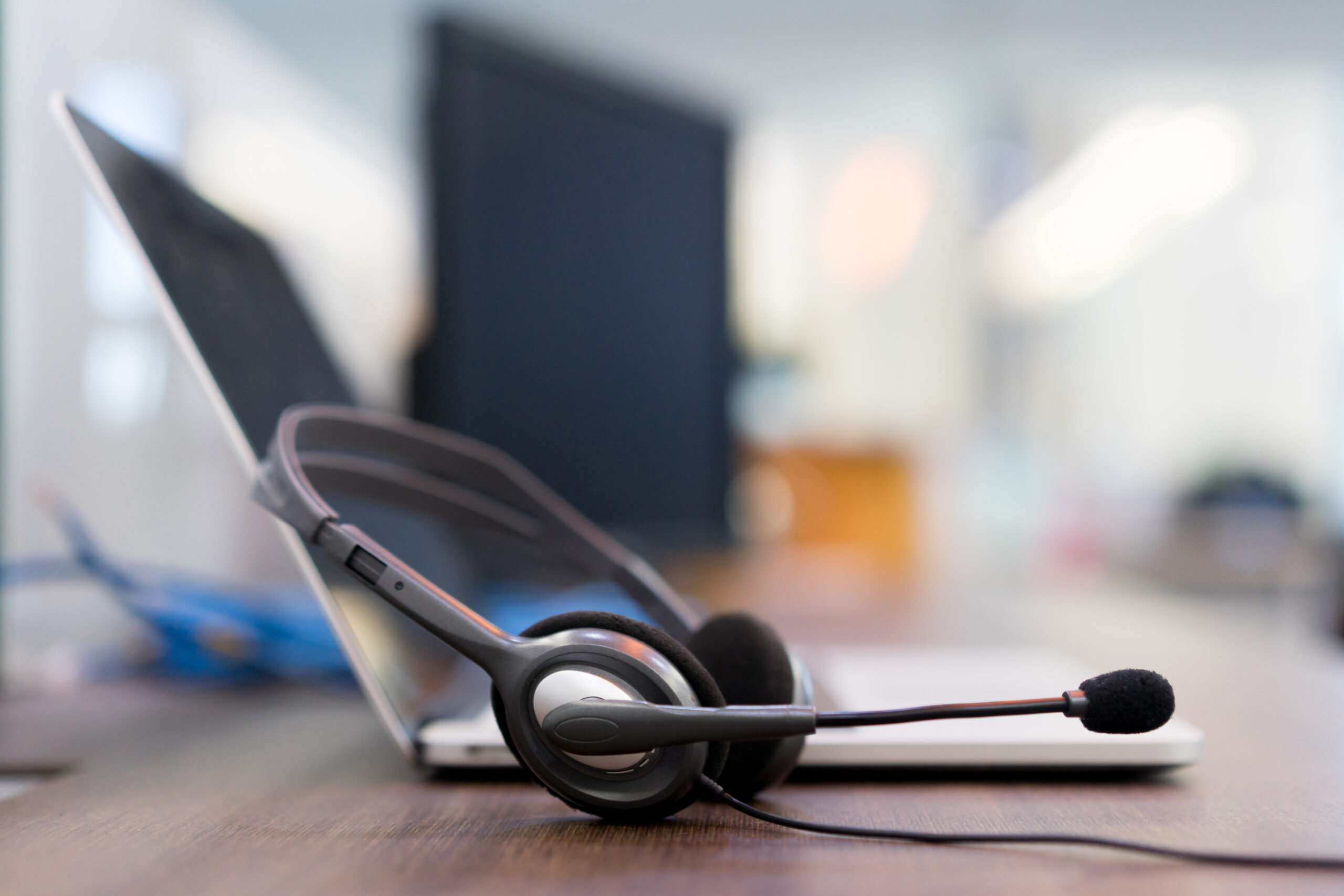 headphone-call-center-hotline-computer-office-help-desk